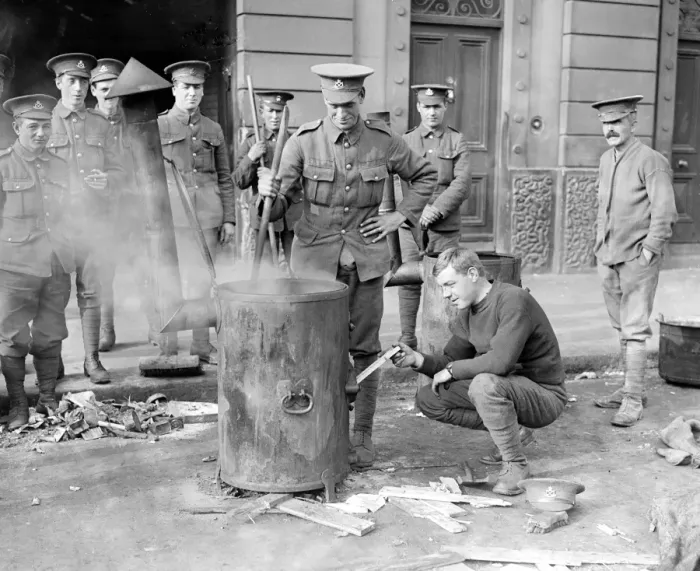 Framed Print : Easter Rising (originally captioned The Dublin rebellion) British soldiers cooking Framed Print : Easter Rising (originally captioned The Dublin rebellion) British soldiers cooking
