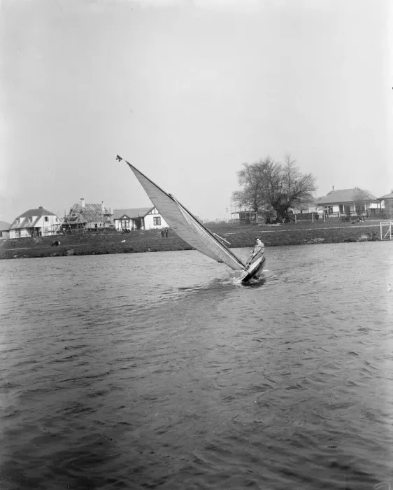 Framed Print : Easter sailing meet open at Teddington. One of the B boats heeling to the wind Framed Print : Easter sailing meet open at Teddington. One of the B boats heeling to the wind