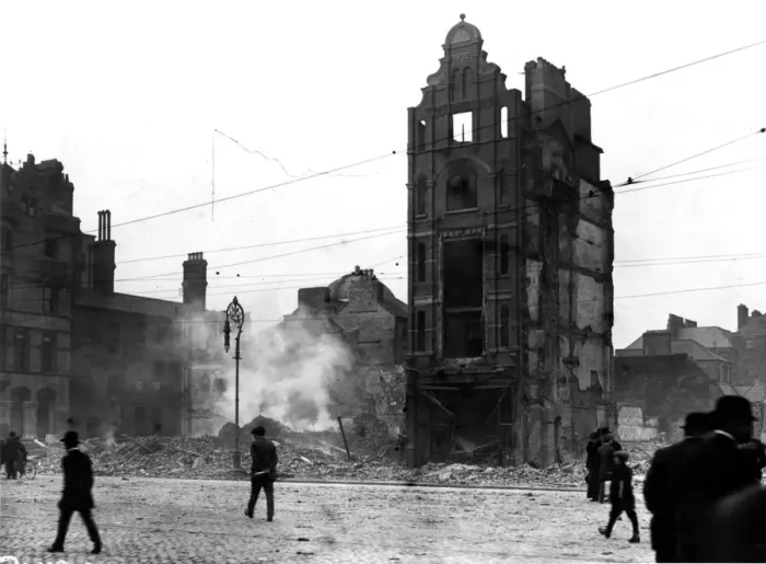 Framed Print : Easter week rising in Ireland. Smoking ruins in Earl Street, Dublin Framed Print : Easter week rising in Ireland. Smoking ruins in Earl Street, Dublin