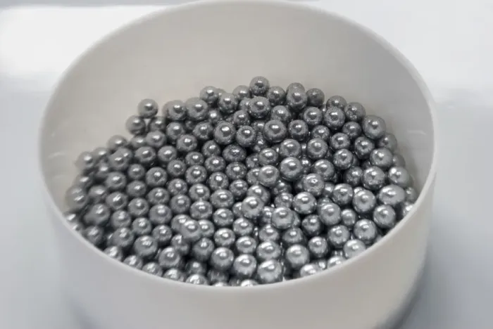 Framed Print : Edible silver balls for cake decorating, Shot with Lensbaby lens for blurred edge effect credit Framed Print : Edible silver balls for cake decorating, Shot with Lensbaby lens for blurred edge effect credit
