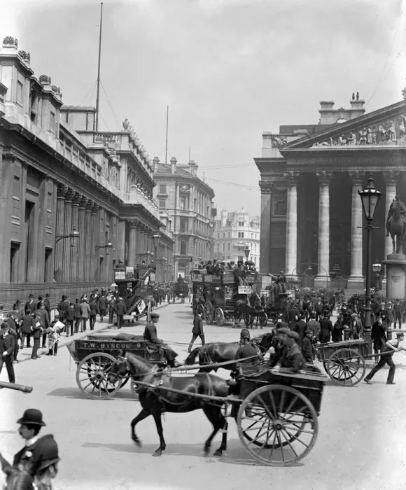 Framed Print : Edwardian London. Horsedrawn traffic by the Royal Exchange in the City of London Framed Print : Edwardian London. Horsedrawn traffic by the Royal Exchange in the City of London