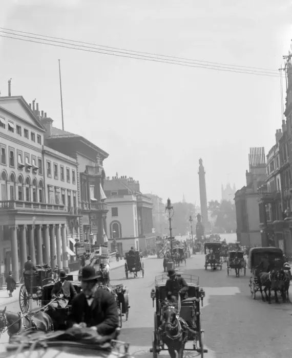 Framed Print : Edwardian London. Looking down a busy Regent Street, towards the Duke of Yorks Column Framed Print : Edwardian London. Looking down a busy Regent Street, towards the Duke of Yorks Column