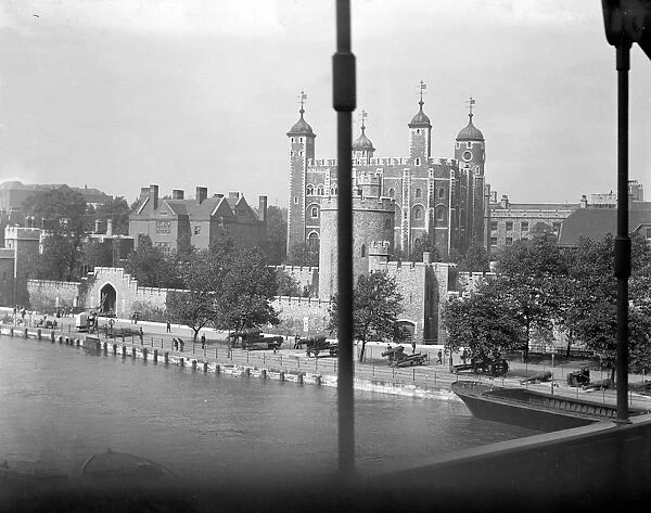 Edwardian London. The White Tower in the Tower of London, seen from Tower Bridge