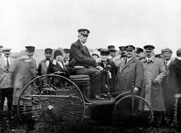 Framed Print : Eighty-one-year-old Karl Benz participating in the Automobil-Korso at Munich in 1925 Framed Print : Eighty-one-year-old Karl Benz participating in the Automobil-Korso at Munich in 1925
