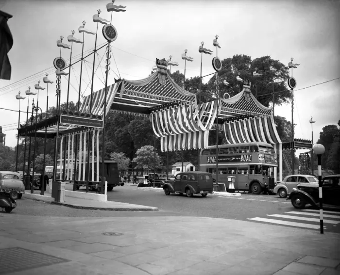 Framed Print : Elaborate decorations span the roadway between Kensington Road and Kensington High Framed Print : Elaborate decorations span the roadway between Kensington Road and Kensington High