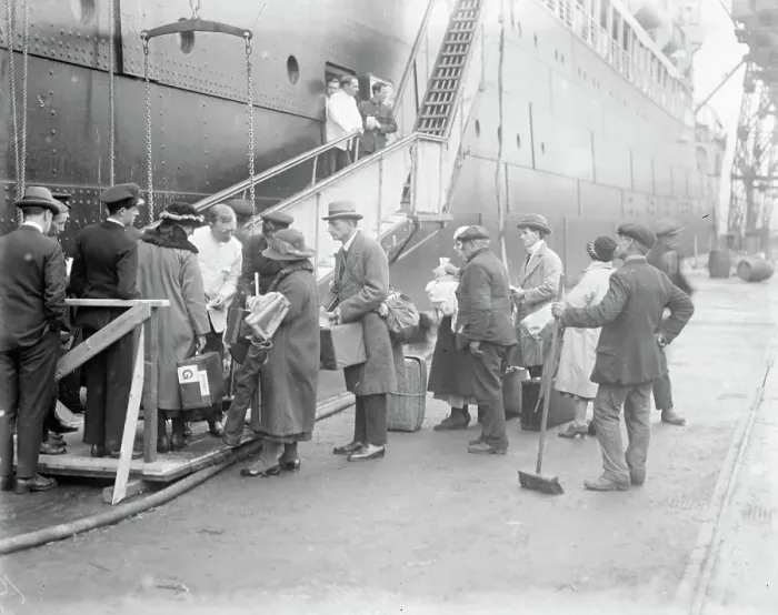 Framed Print : The emigrant ship. Emigrants embarking at Tilbury on the 13 oco ton liner Moreton