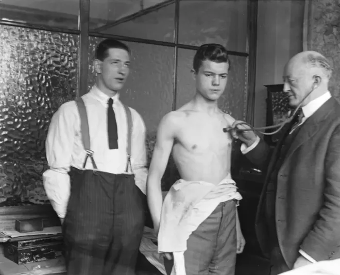 Framed Print : Would be emigrants for South Australia. Dr E W Morris medically inspects applicants Framed Print : Would be emigrants for South Australia. Dr E W Morris medically inspects applicants