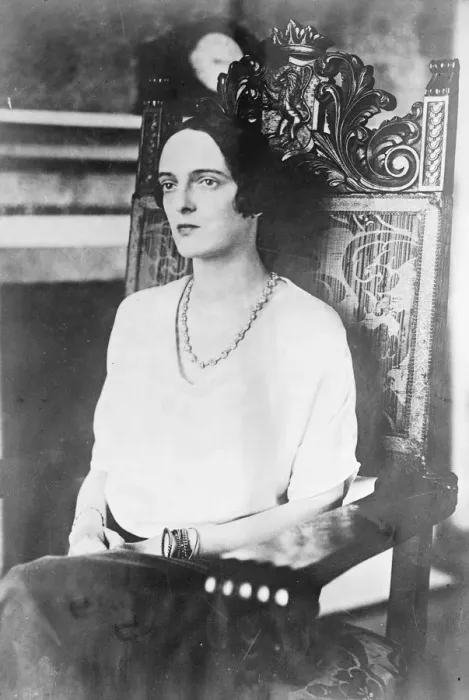 Framed Print : An Emperors Gift Princess Irina Youssoupoff of Russia with the diamond necklace