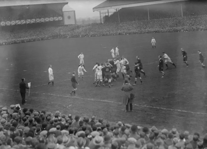 Framed Print : England versus New Zeland at Twickenham A struggle in midfield 3 January 1925 Framed Print : England versus New Zeland at Twickenham A struggle in midfield 3 January 1925