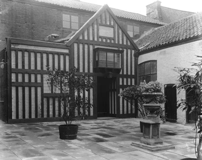 Framed Print : Englands most remarkable Theatre. Shakespeare upon an Apron Stage at Norwich Framed Print : Englands most remarkable Theatre. Shakespeare upon an Apron Stage at Norwich
