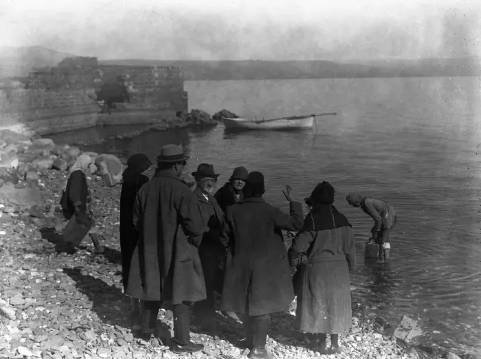 Framed Print : English tourists on the shores of the Sea of Galilee at Tiberius. 1 February 1925 Framed Print : English tourists on the shores of the Sea of Galilee at Tiberius. 1 February 1925