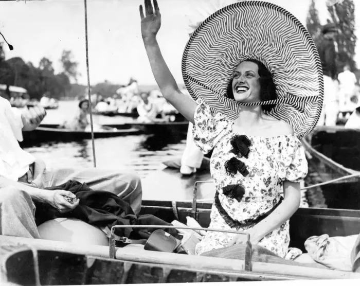 Framed Print : Enormous hat fashion the largest seen on the river worn by a spectator who cheered Framed Print : Enormous hat fashion the largest seen on the river worn by a spectator who cheered