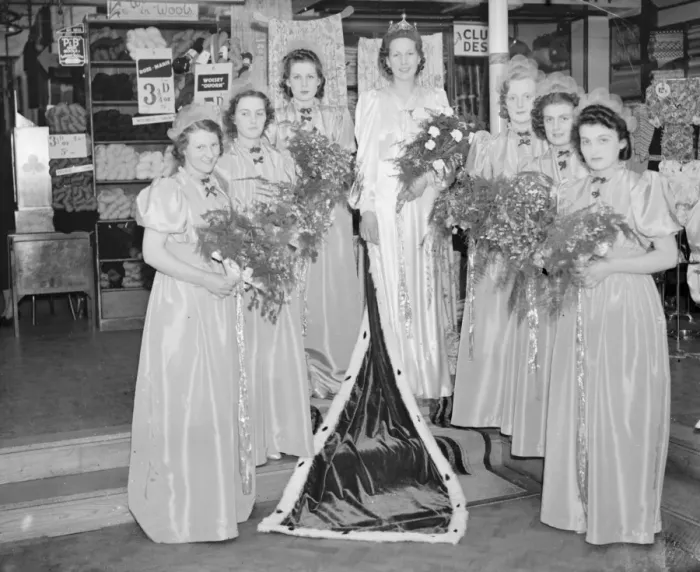 Framed Print : The Erith carnival queen with her attendants. 1939 Framed Print : The Erith carnival queen with her attendants. 1939