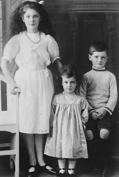 Framed Print : Exhumed Womans Children An hitherto unpublished photograph of the three children