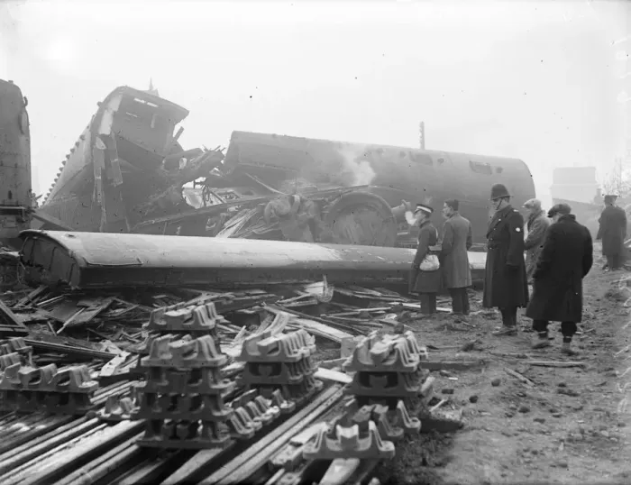 Framed Print : The Express disaster near Tewkesbury. 9 January 1929