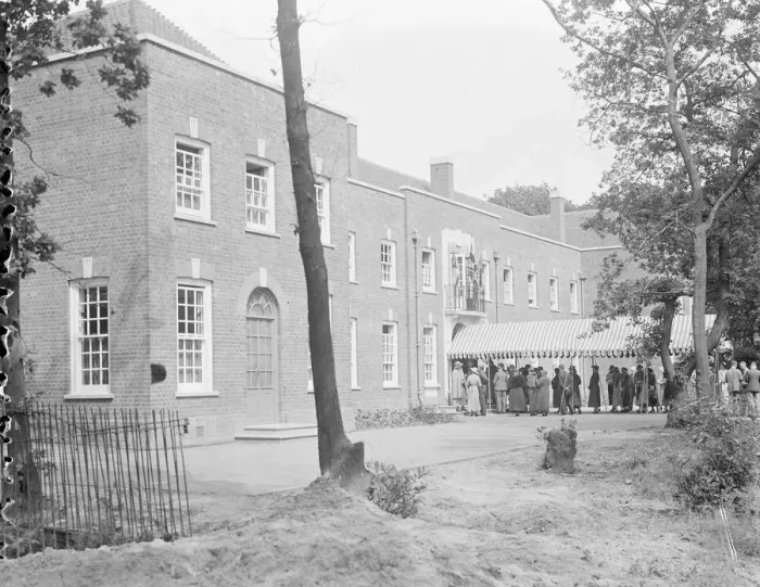 Framed Print : An exterior shot of Alexandra Hospital in Swanley, Kent. 1939