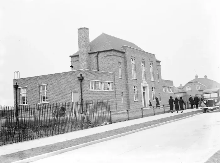 Framed Print : An exterior view of the new Blackfen Library on Cedar Avenue in Blackfen, London Framed Print : An exterior view of the new Blackfen Library on Cedar Avenue in Blackfen, London