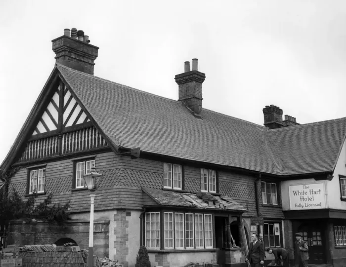 Framed Print : The exterior of the White Hart Hotel, Brasted, Kent where the pilots from RAF Biggin Framed Print : The exterior of the White Hart Hotel, Brasted, Kent where the pilots from RAF Biggin