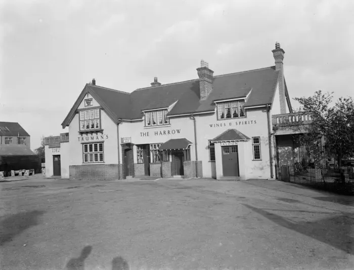 Framed Print : External view of Harrow Inn located in Erith, London. 1938 Framed Print : External view of Harrow Inn located in Erith, London. 1938