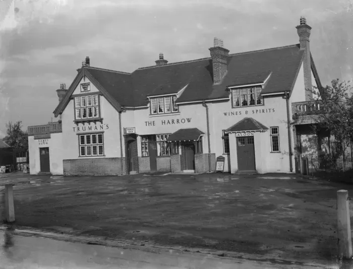 Framed Print : External view of Harrow Inn located in Erith, London. 1938