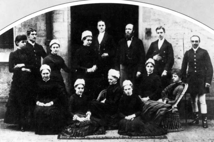 Framed Print : Falconhurst, Kent Family home of Talbot family. Staff outside house