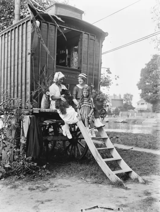 Framed Print : Two families unable to find accomodation in London, have hired a caravan and tents
