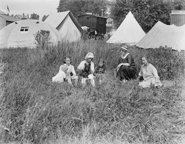 Framed Print : Two families unable to find accomodation in London, have hired a caravan and tents Framed Print : Two families unable to find accomodation in London, have hired a caravan and tents