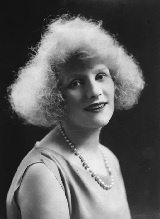 Framed Print : Famous French revue star for the Midnight Follies. A new portrait of Mlle Parisys Framed Print : Famous French revue star for the Midnight Follies. A new portrait of Mlle Parisys