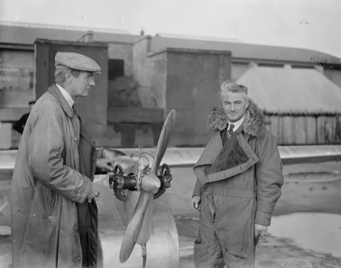 Framed Print : Farthing a mile flight of 80 miles on a gallon of petrol. Remarkable feat at great glider meeting