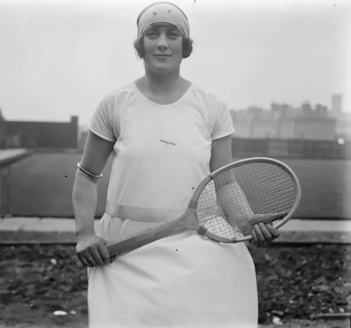 Framed Print : Final of the ladies singles at Magdalen Park, Wandsworth. Miss Thomas, the winner