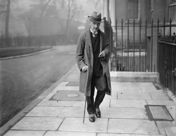 Framed Print : The Fine Arts Commission sits at Whitehall gardens. Mr T H Mawson, President of Framed Print : The Fine Arts Commission sits at Whitehall gardens. Mr T H Mawson, President of