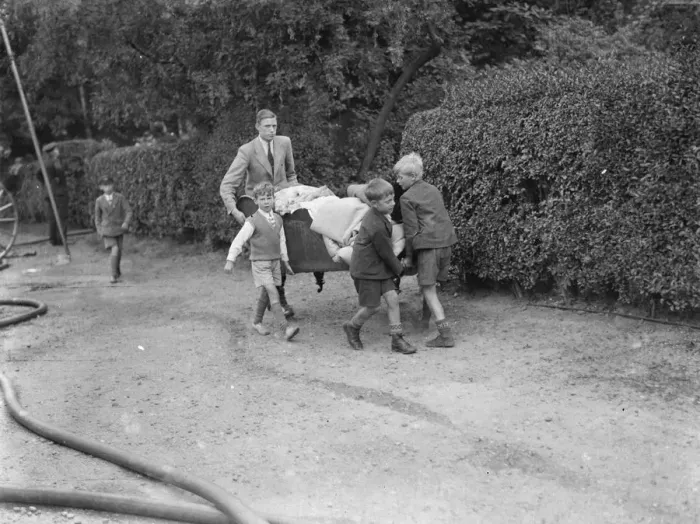 Framed Print : Firemen respond to a house fire in Chislehurst, Kent. Locals try and salvage Framed Print : Firemen respond to a house fire in Chislehurst, Kent. Locals try and salvage