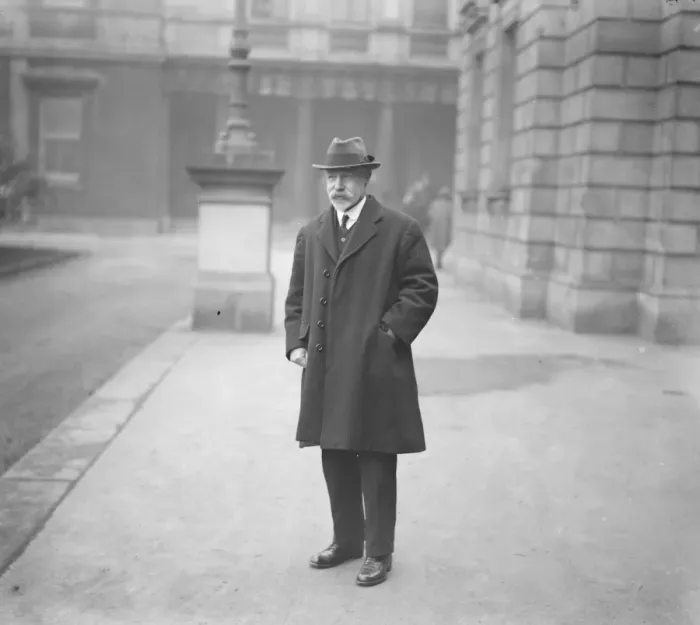 Framed Print : First meeting of Irish Free State Senate in Dublin. Mr Thomas Linehan arriving Framed Print : First meeting of Irish Free State Senate in Dublin. Mr Thomas Linehan arriving
