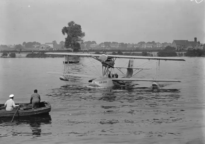 Framed Print : First passenger amphibian to land on Thames. Giant Shreck Machine lands on Thames at Hammersmith Framed Print : First passenger amphibian to land on Thames. Giant Shreck Machine lands on Thames at Hammersmith