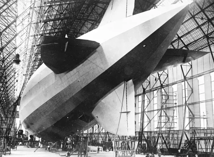 Framed Print : First photos of the zeppelin which will attempt to cross the Atlantic. The rear view of the ZR3 Framed Print : First photos of the zeppelin which will attempt to cross the Atlantic. The rear view of the ZR3