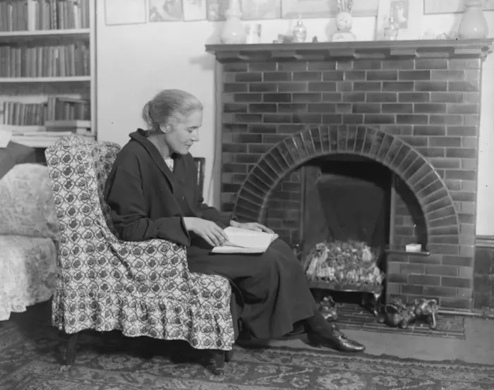 Framed Print : First woman Labour MP at home. Miss Susan Lawrence resting at her London residence Framed Print : First woman Labour MP at home. Miss Susan Lawrence resting at her London residence