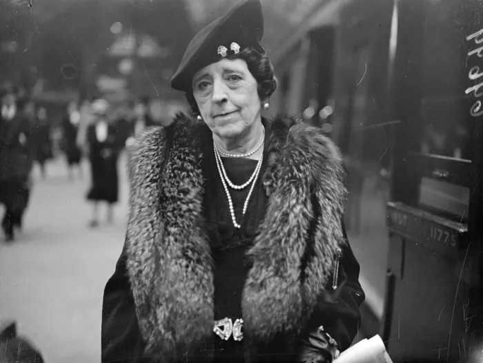 Framed Print : First woman Mayor in history of Royal Windsor. Leaves London for holiday. The first Framed Print : First woman Mayor in history of Royal Windsor. Leaves London for holiday. The first