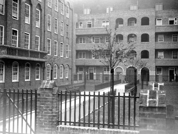 Framed Print : Flats at Wapping, London. 1933 Framed Print : Flats at Wapping, London. 1933