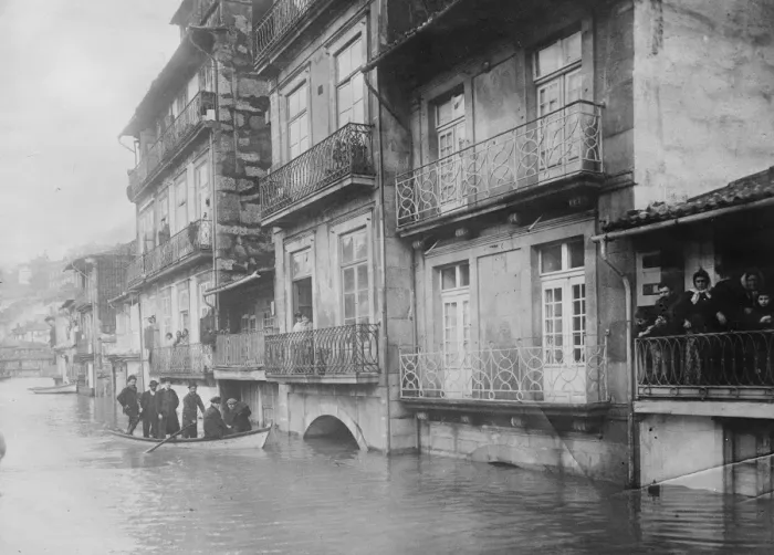 Framed Print : Floods in Oporto. A street overlooking the Douro. 1 July 1921 Framed Print : Floods in Oporto. A street overlooking the Douro. 1 July 1921