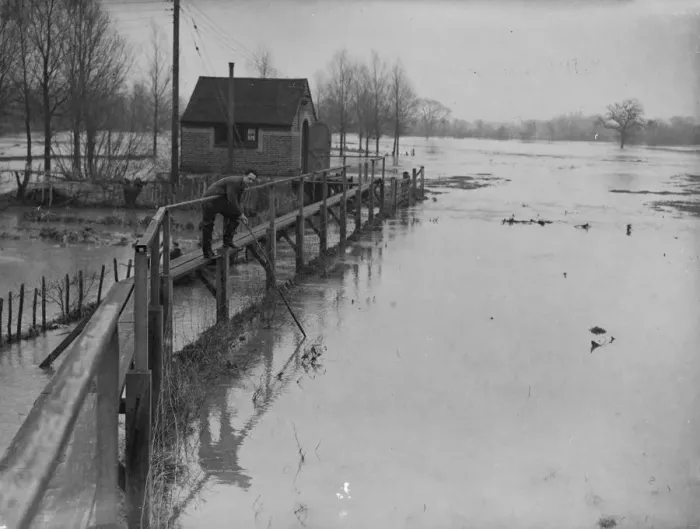 Framed Print : Floods in Sussex. The thaw which followed recent heavy snow has caused serious flooding Framed Print : Floods in Sussex. The thaw which followed recent heavy snow has caused serious flooding
