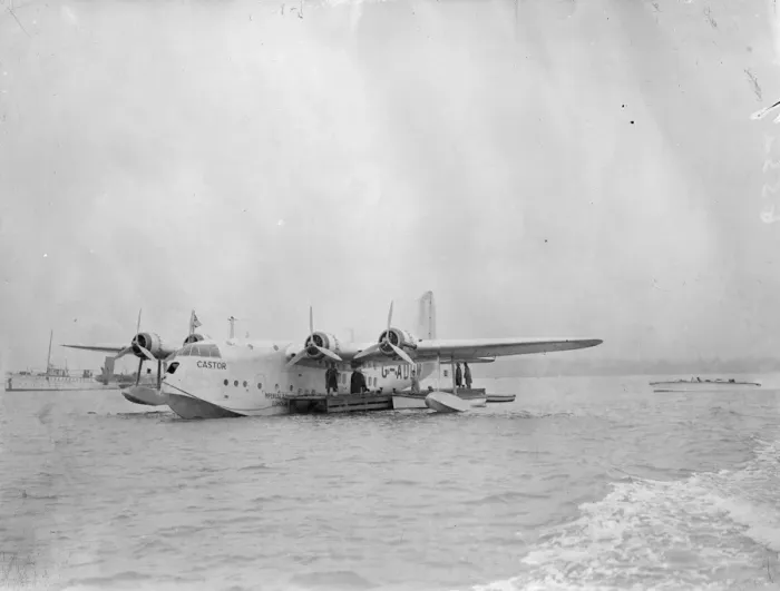 Framed Print : Flying-boats use new embarkation raft for first time. Cygnus disembarks 19 passengers Framed Print : Flying-boats use new embarkation raft for first time. Cygnus disembarks 19 passengers
