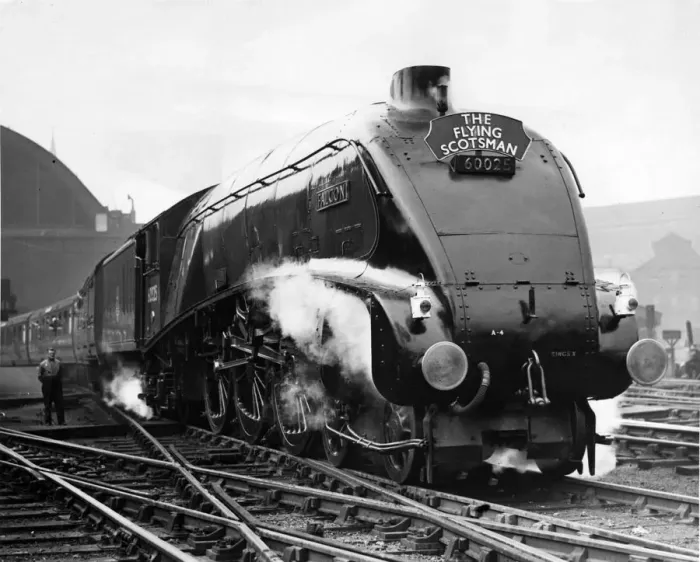 Framed Print : The Flying Scotsman leaving Kings Cross for Edinburgh on the Centenary of the East