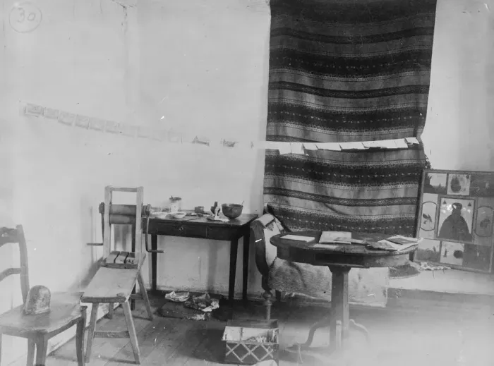 Framed Print : Forgers den, Irkutsk, religion and crime sacred pictures in corner, in Russia 1920 Framed Print : Forgers den, Irkutsk, religion and crime sacred pictures in corner, in Russia 1920