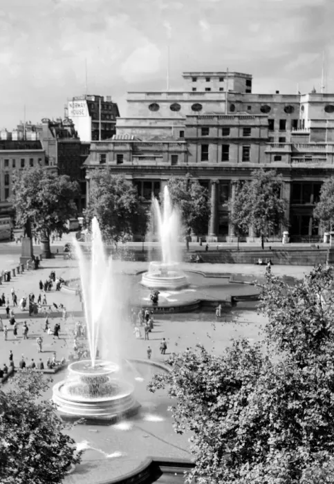 Framed Print : The fountains in Trafalgar Square, London, England. 1940s, 1950s Framed Print : The fountains in Trafalgar Square, London, England. 1940s, 1950s