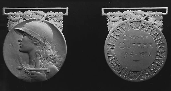 Frances striking war medal. The Pro Patria Sempar designed by M Alexandre