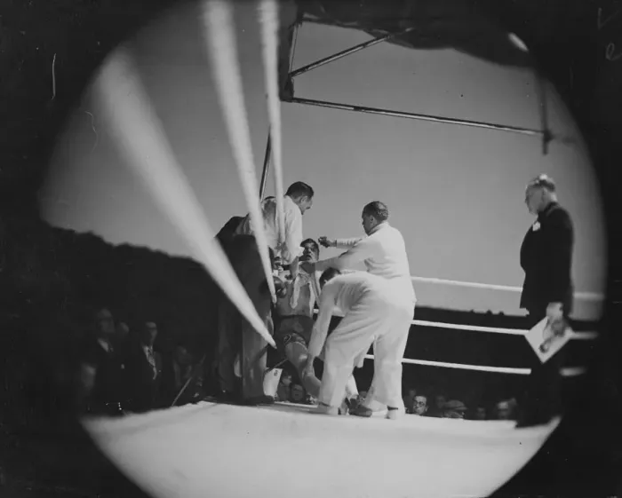 Framed Print : Freddie Mills KOs Nilsson in first round. British cruiserweight champion Freddie Mills