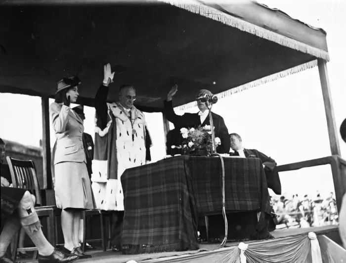 Framed Print : Freedom of the City of Stirling for Princess Elizabeth. After travelling from Balmoral Castle