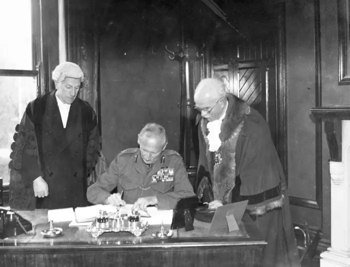 Framed Print : Freedom of Hastings for Montgomery. Viscount Montgomery of Alamein signing the visitors