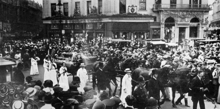 Framed Print : Funeral of Emily Wilding Davison, the cortege crossing Picadilly Circus Framed Print : Funeral of Emily Wilding Davison, the cortege crossing Picadilly Circus