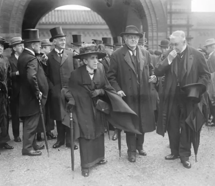 Framed Print : Funeral of Lord Morley at Golders Green Mr Augustine Birrell ( centre ) 27 September Framed Print : Funeral of Lord Morley at Golders Green Mr Augustine Birrell ( centre ) 27 September